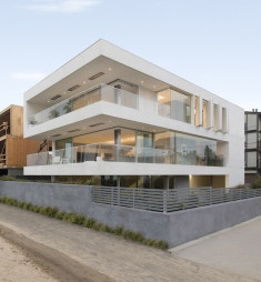 Modern Multi-purpose California Beach House