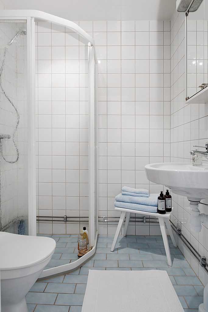 Simple Small White Bathroom with Shower Room