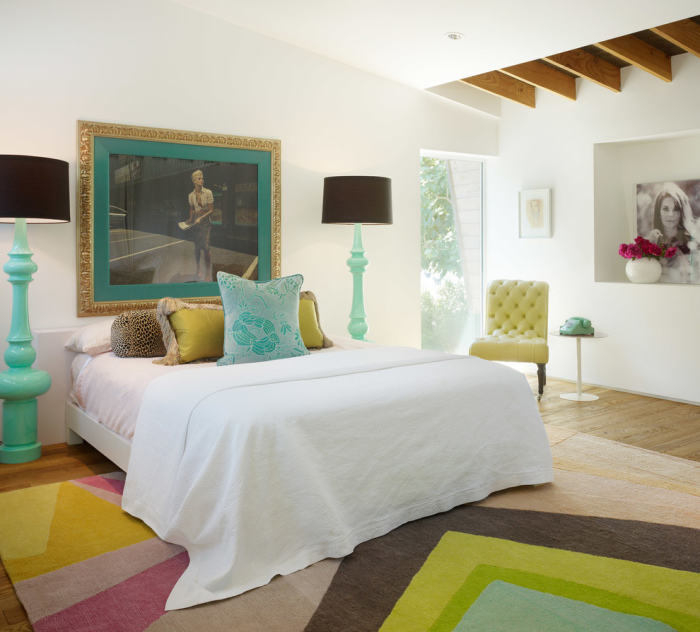 A-bedroom-with-some-lime-green-shades