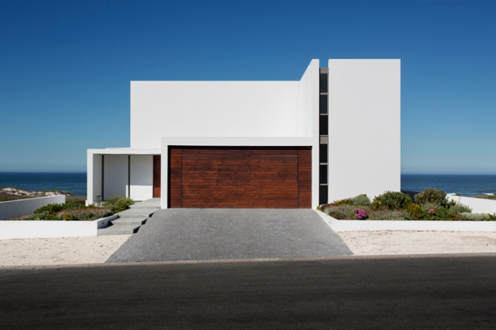 modern-white-house-exterior-with-a-wooden-door
