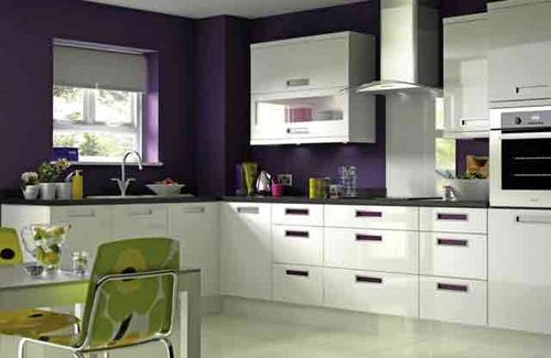 White gloss L-shaped kitchen design