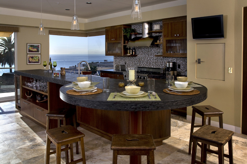 Elegant Dining Room Table Arrangement