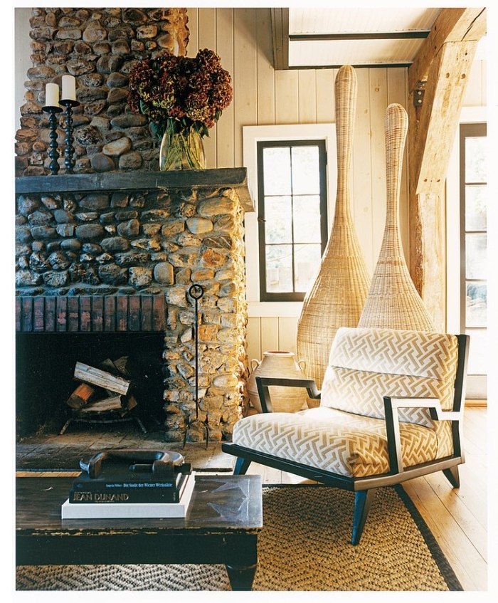 Seating room with a fireplace