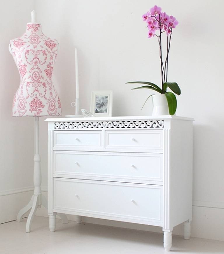 Provincial style chest of drawers