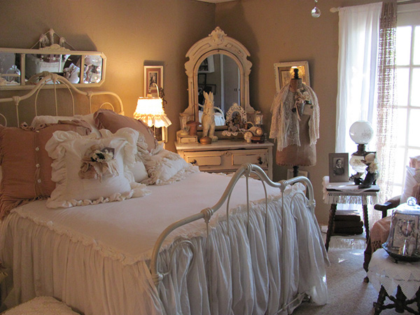 Bedroom with old bedframe