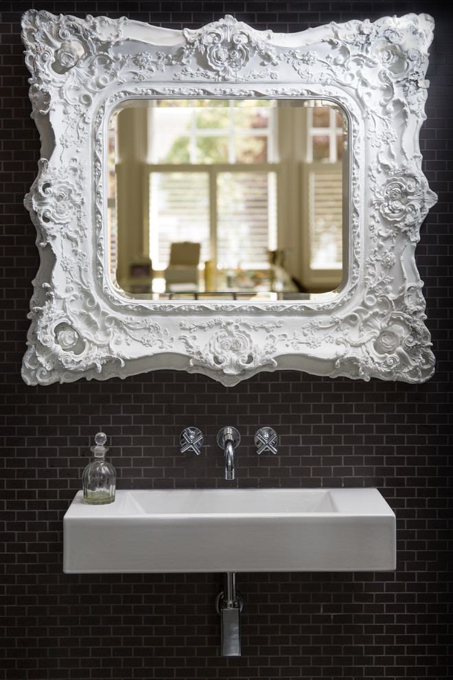 Bathroom with a contemporary mirror 