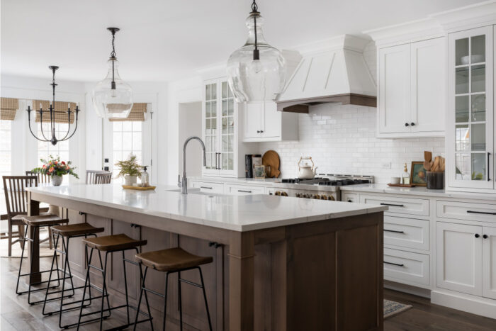 North Lincoln Hinsdale – Farmhouse – Kitchen – Chicago – by Plain & ...